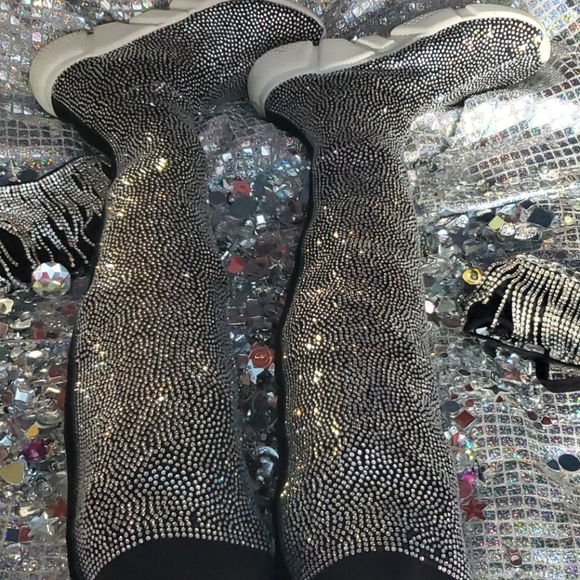 SNEAKERS - Picture 2 of 16